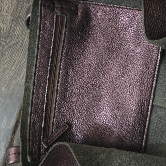 VINCE CAMUTO Elegant Purple Tote Bag Metallic Leather - Picture 5 of 7